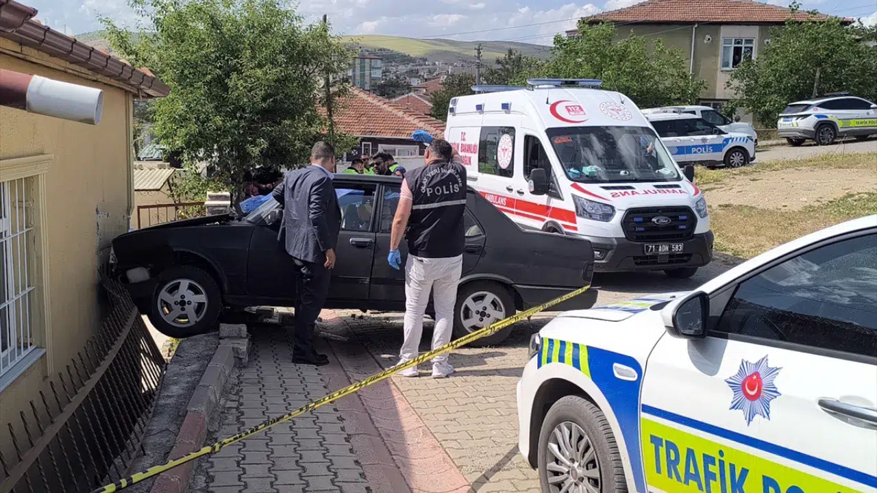 Kırıkkale'de seyir halindeyken kalp krizi geçiren sürücü kaza yaptı! 1 ölü, 1 yaralı