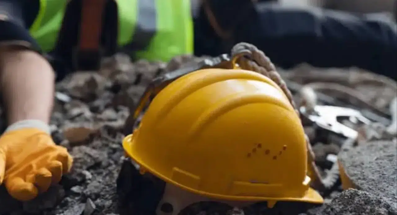 Düzce'de, taş kırma makinasının altında kalan işçi hayatını kaybetti