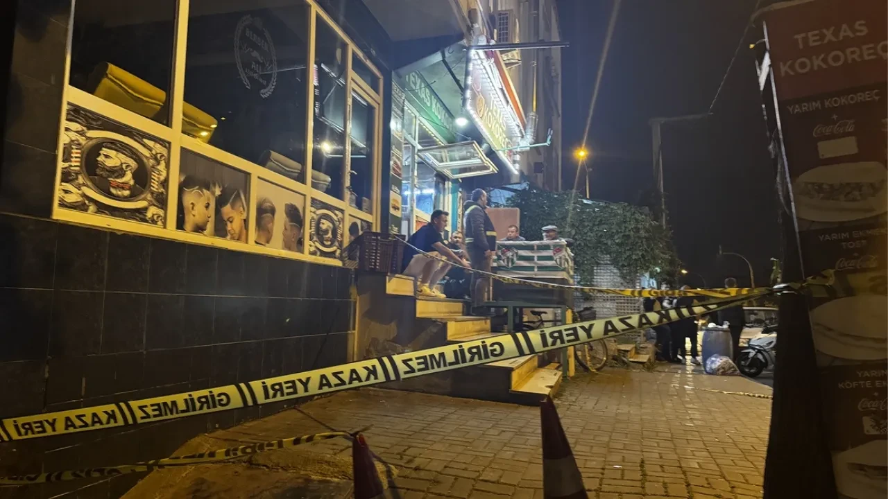Bursa'da berber dükkanına silahlı saldırı: Çırak hayatını kaybetti!