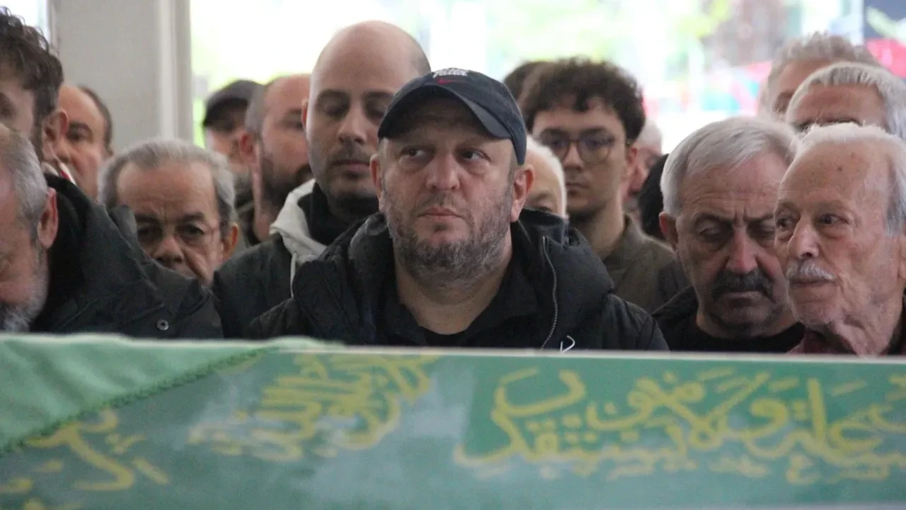 Ünlü oyuncu Serkan Keskin'in annesi Zeliha Keskin hayatını kaybetti