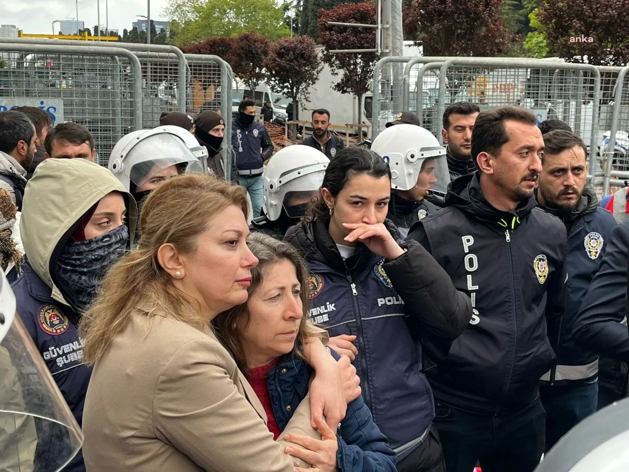 Koşuyolu muhtarı Eylem Bilir'e gözaltı girişimi tartışma yarattı