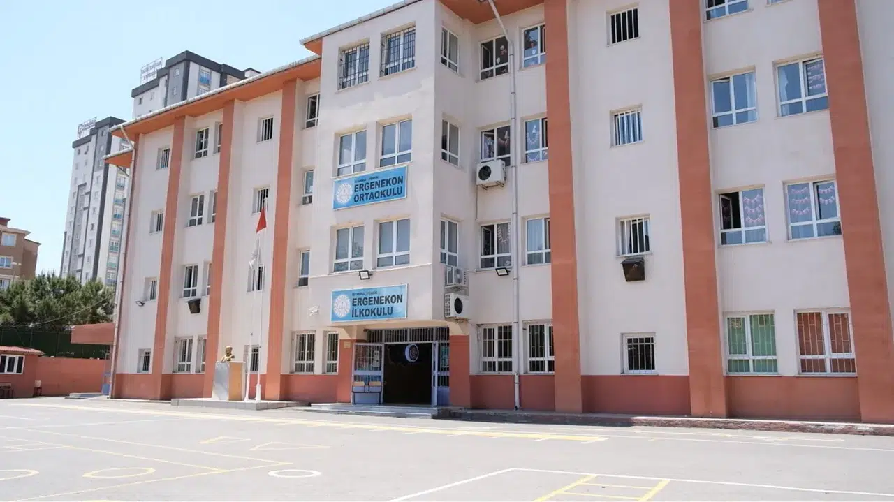 Pendik’te öğretmen şiddeti iddiası: Öğrenciye yumruk, hakaret ve tehdit!