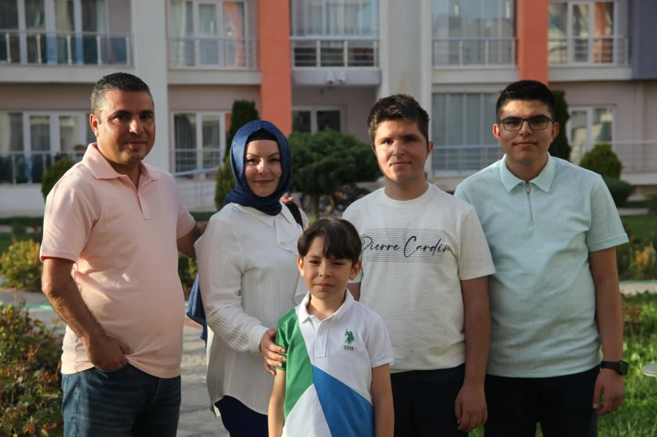 Konya'da 40 yaşındaki kadın hukuk fakültesini birincilikle bitirdi