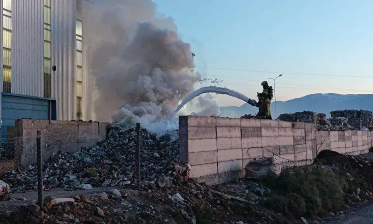 İnegöl'de katı atık depolama alanında yangın söndürüldü