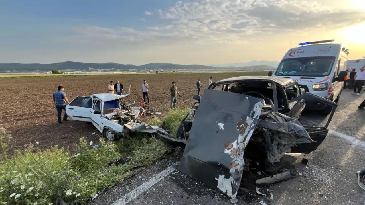 Kahramanmaraş'ta 2 otomobil çarpıştı: 2 ölü, 4 yaralı