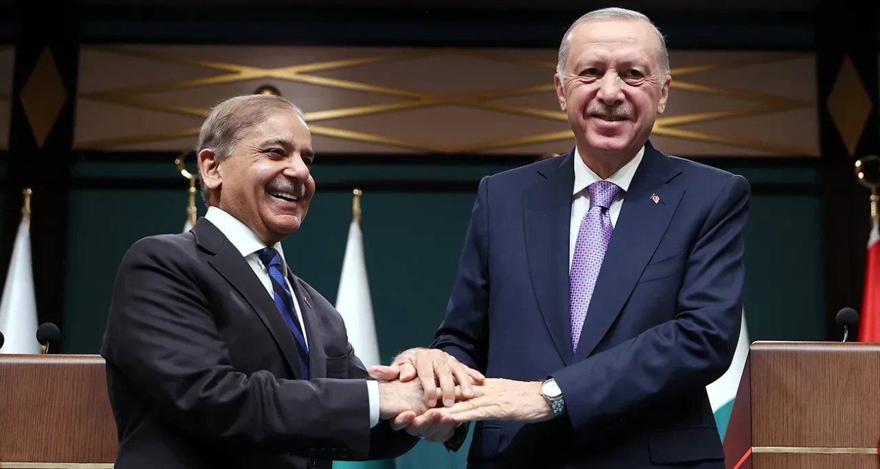 Pakistan Başbakanı'ndan Cumhurbaşkanı Erdoğan’a teşekkür mesajı