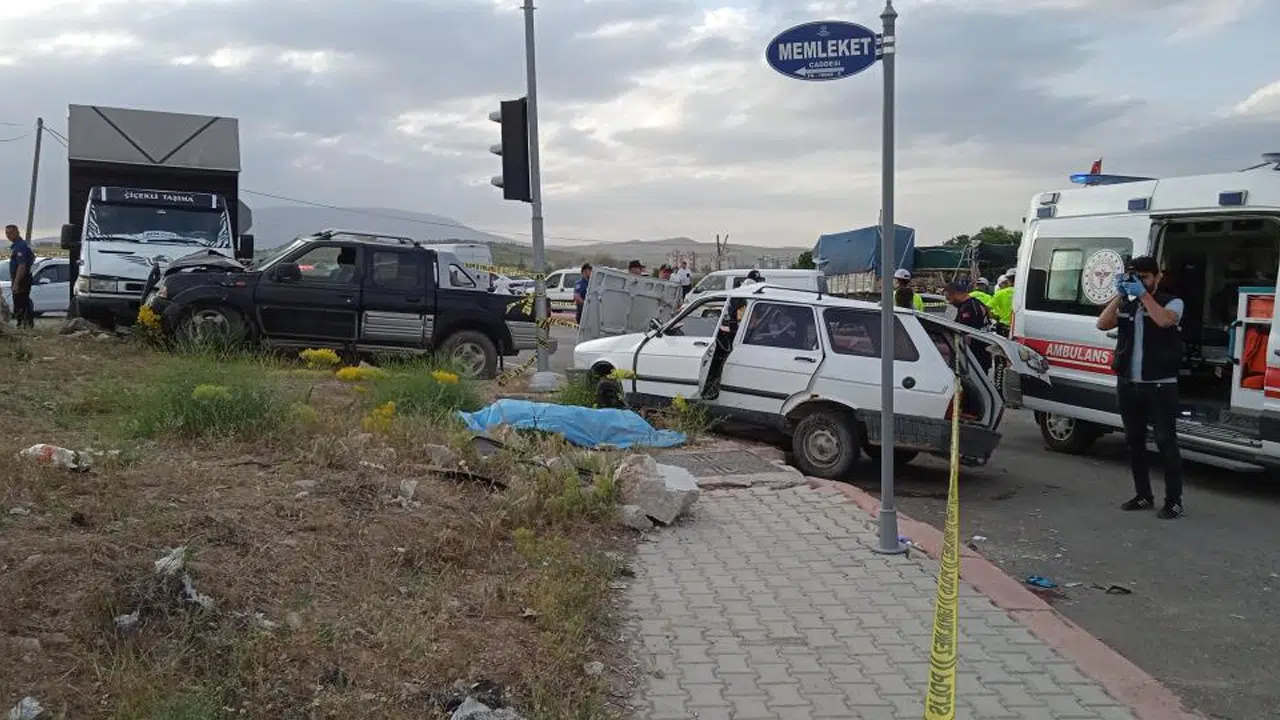 Konya'da kırmızı ışık ihlali can aldı: Yaşı çift hayatını kaybetti!