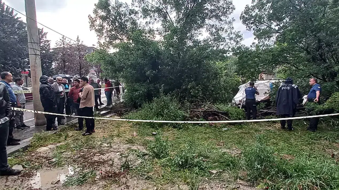 Malatya’da müstakil ev çöktü: 3 kişi yaralandı