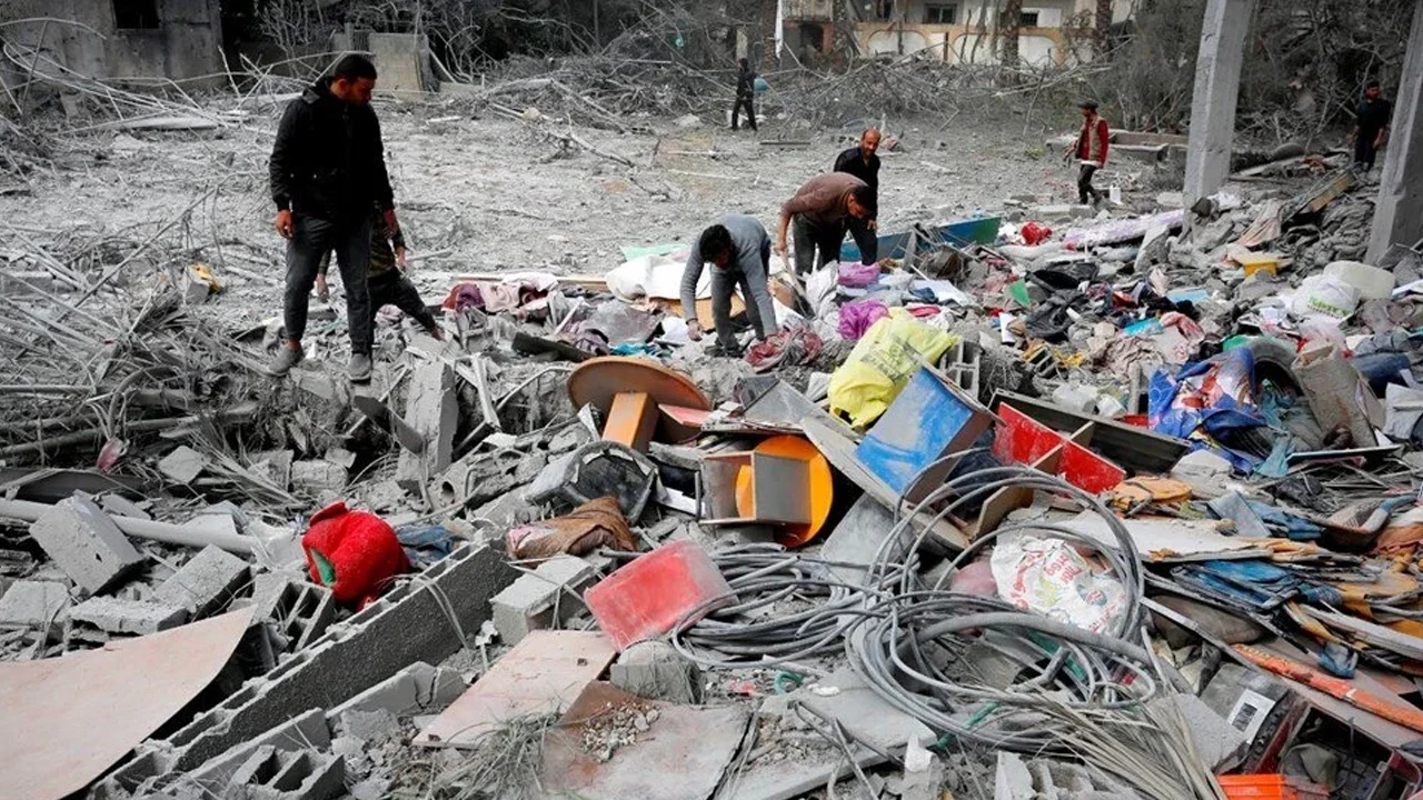 Gazze’de bir okul daha vuruldu: İsrail saldırılarında 18 Filistinli hayatını kaybetti