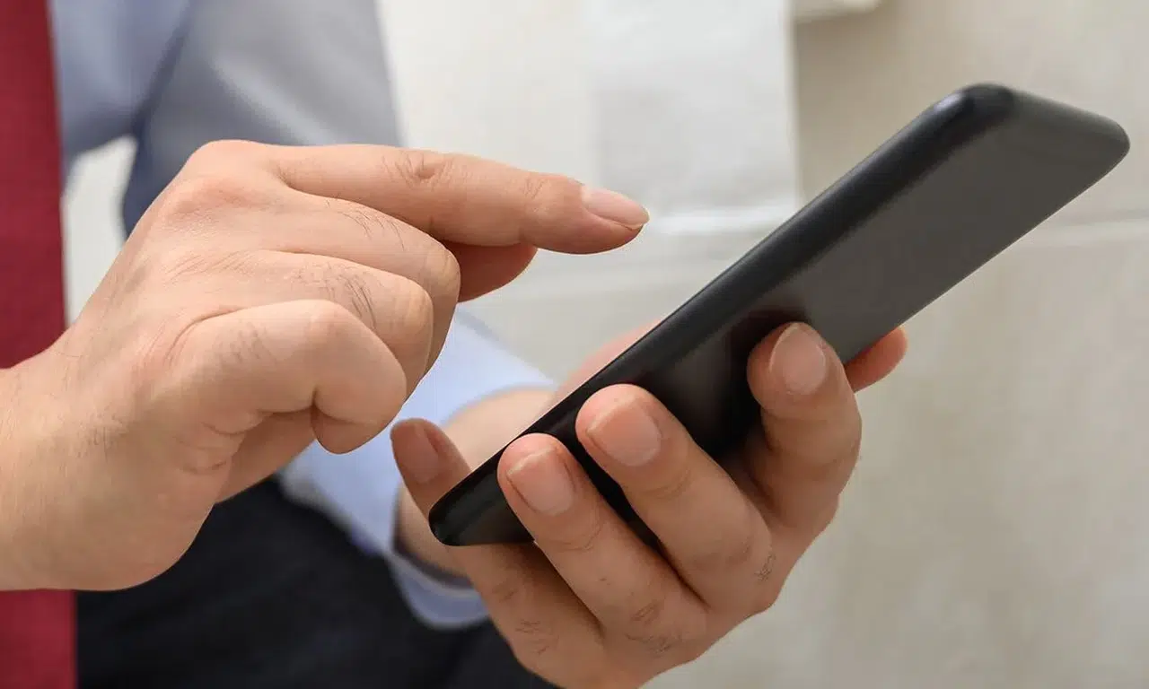 Tuvalette telefonla vakit geçirenler dikkat! İşte sebep olduğu hastalık...