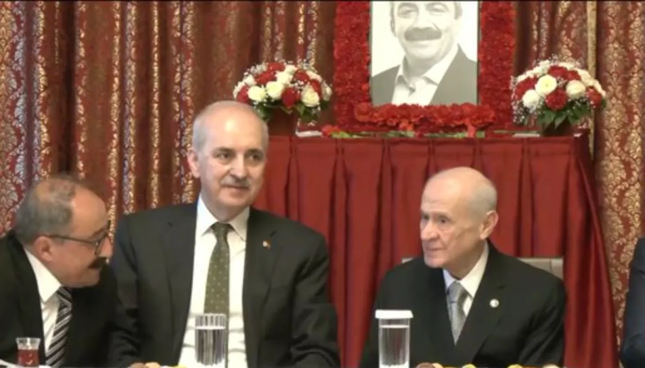 Devlet Bahçeli, Sırrı Süreyya Önder için düzenlenen taziye ziyaretine katıldı