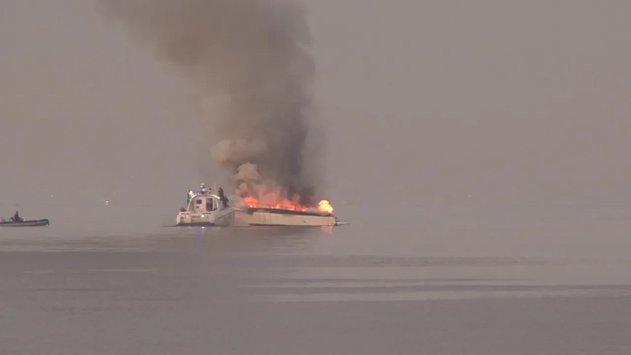 Tuzla'da yangın paniği: Marinadaki tekneleri alevler sardı!