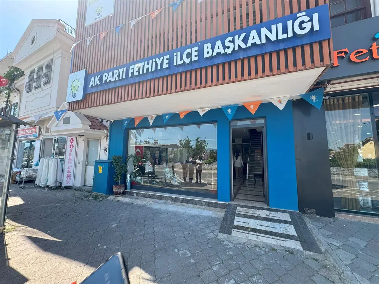 Fethiye AK Parti İlçe Başkanlığı binasına taşlı saldırı gerçekleştirildi