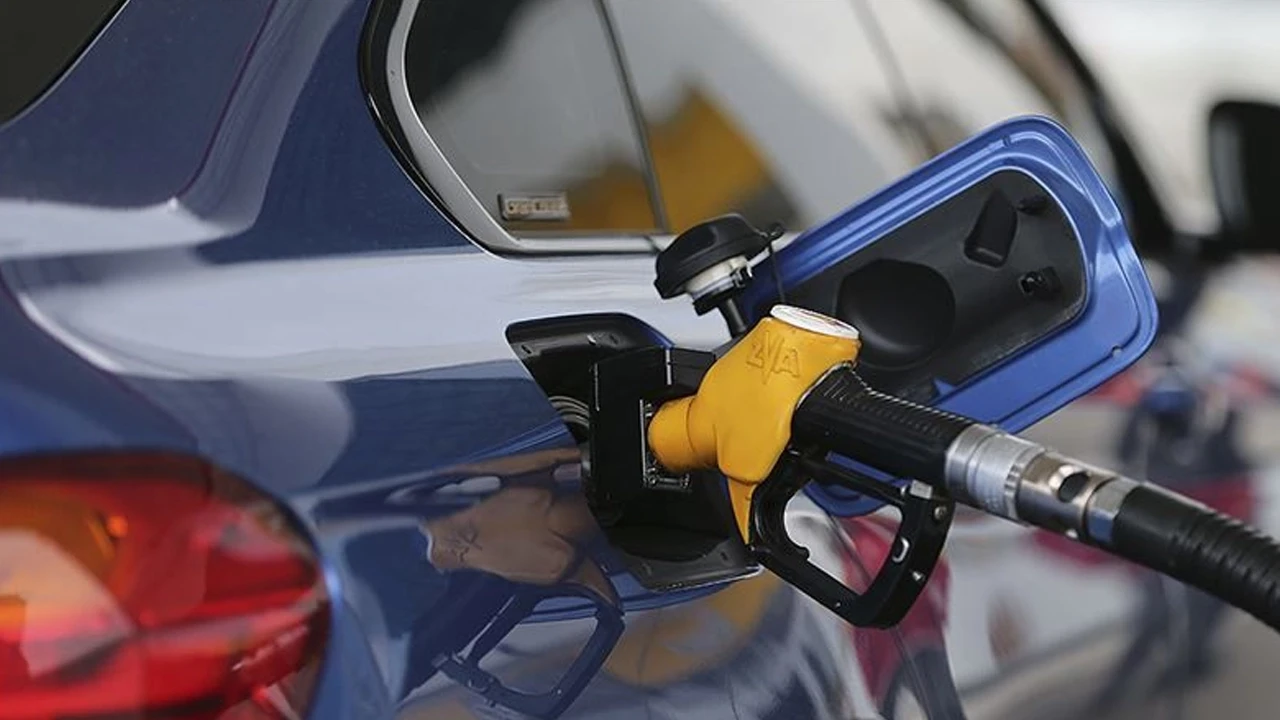 Zam sonrası yeni akaryakıt fiyatları belli oldu: Motorine 1 lira 83 kuruş zam geldi: İşte 15 Mayıs 2025 benzin, motorin ve LPG tabloları
