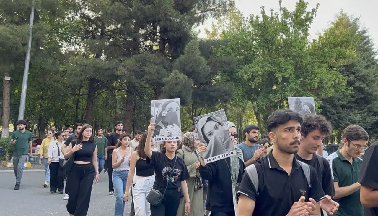 Sena Düzgün intiharının ardından Dicle Üniversitesi öğrencileri ayağa kalktı!