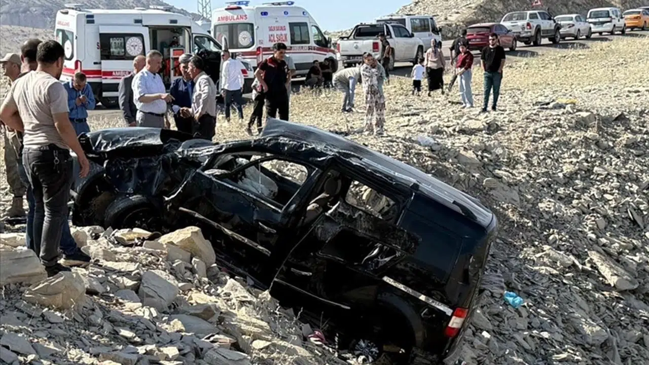 Şırnak'ta feci kaza: Aynı aileden 3 kişi hayatını kaybetti, 3 kişi yaralandı