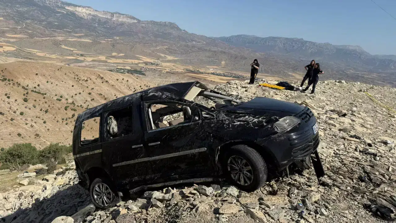 Şırnak'ta otomobil şarampole devrildi: Aynı aileden 3 kişi öldü