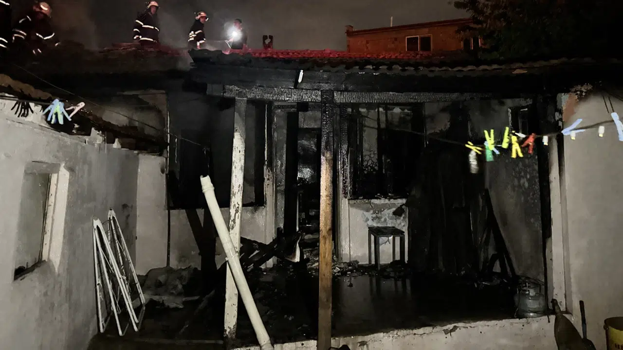 Edirne’de korkutan yangın! 3 ev zarar gördü