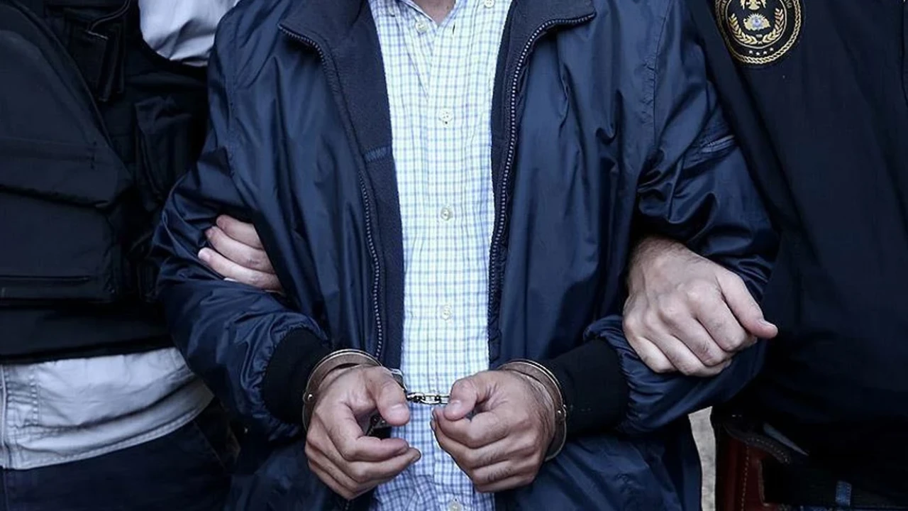 Mersin’de skandal! Öğretmen 4 öğrenciye cinsel istismar suçlamasıyla tutuklandı