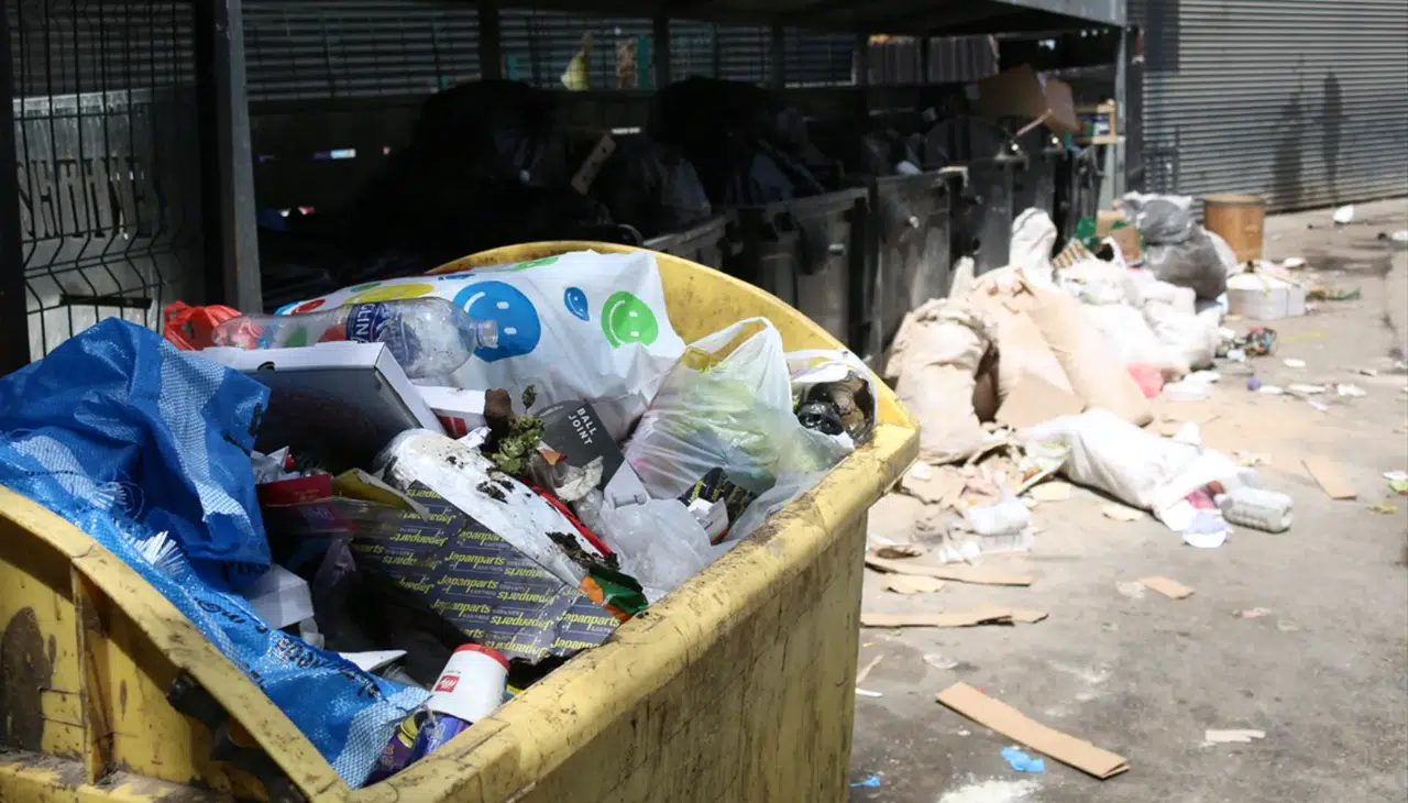 Priştine’de grev krizi: Sokaklar çöp yığınlarıyla doldu