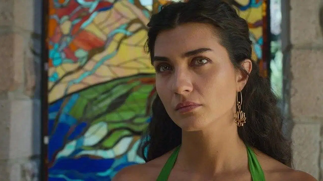 Tuba Büyüküstün Kimdir? Tuba Büyüküstün evli mi, çocuğu var mı?