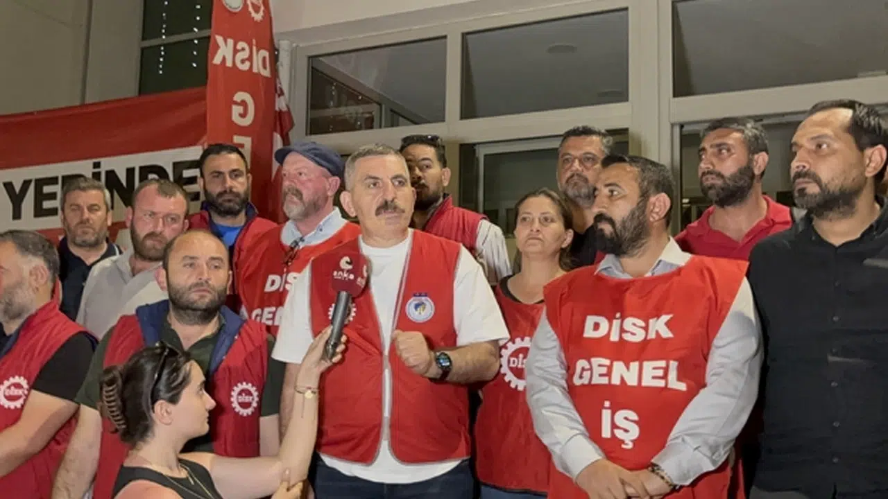 İzmir'de büyük işçi grevi! Sendika başkanından sert uyarı: Bıçak kemiği geçti