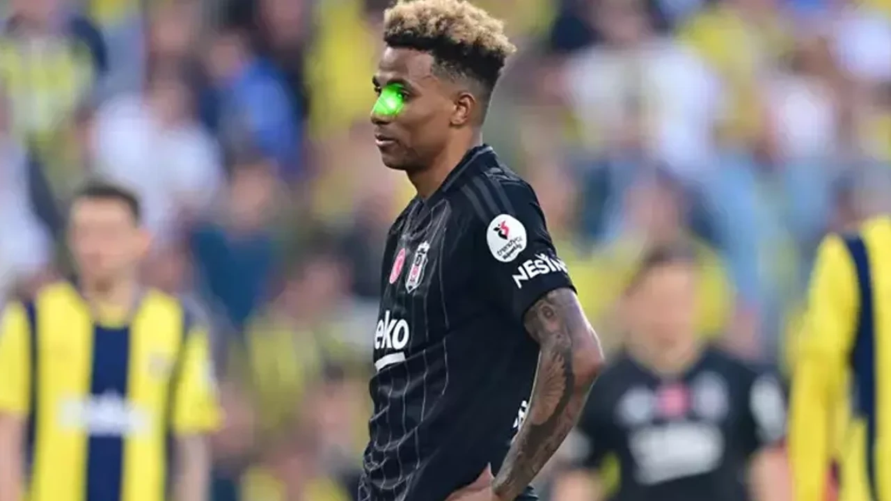 Fenerbahçe-Beşiktaş derbisinde Gedson Fernandes’in gözüne lazer tutan seyirci gözaltına alındı