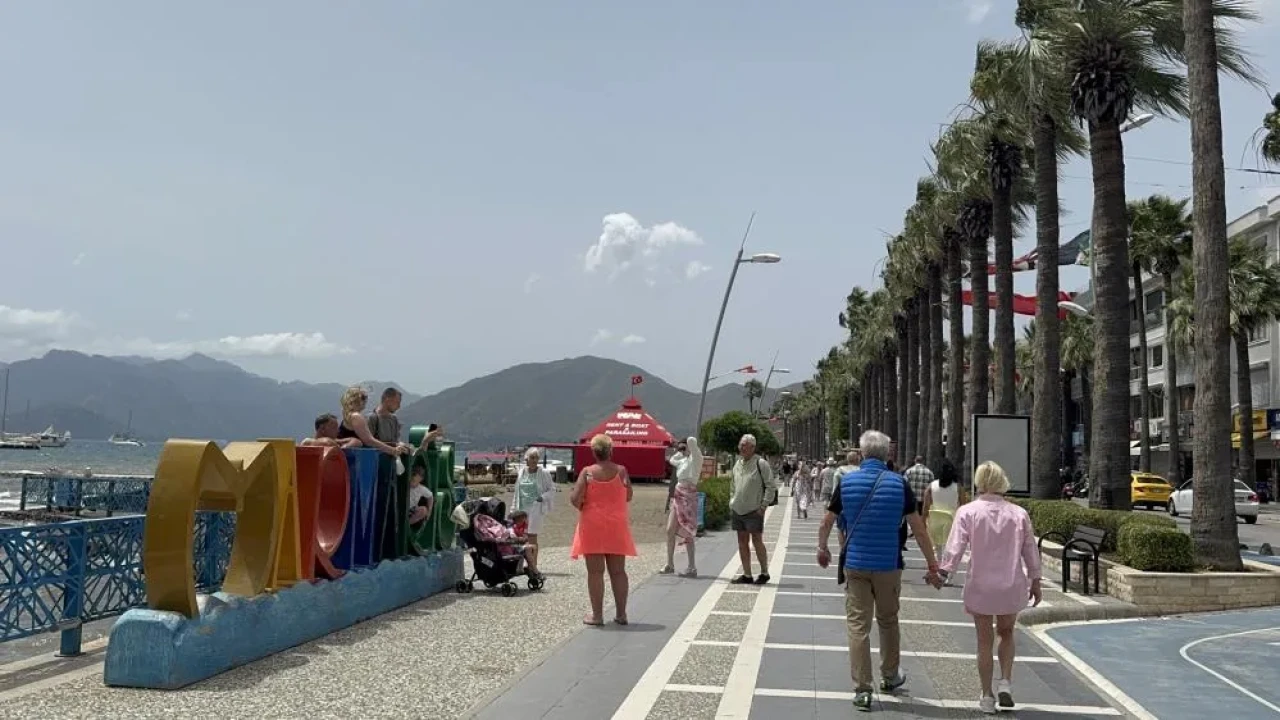 Marmaris’te fırtına uyarısı: Kuvvetli rüzgar, tekne turlarını durdurdu!