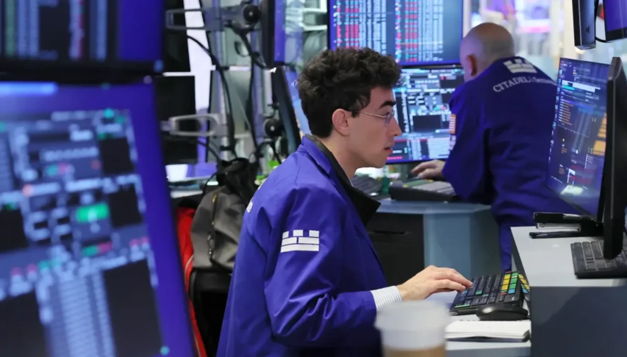 Trump ekibi ve Çin gümrük vergilerini düşürdü: Dow Jones 1000 puan yükselişte