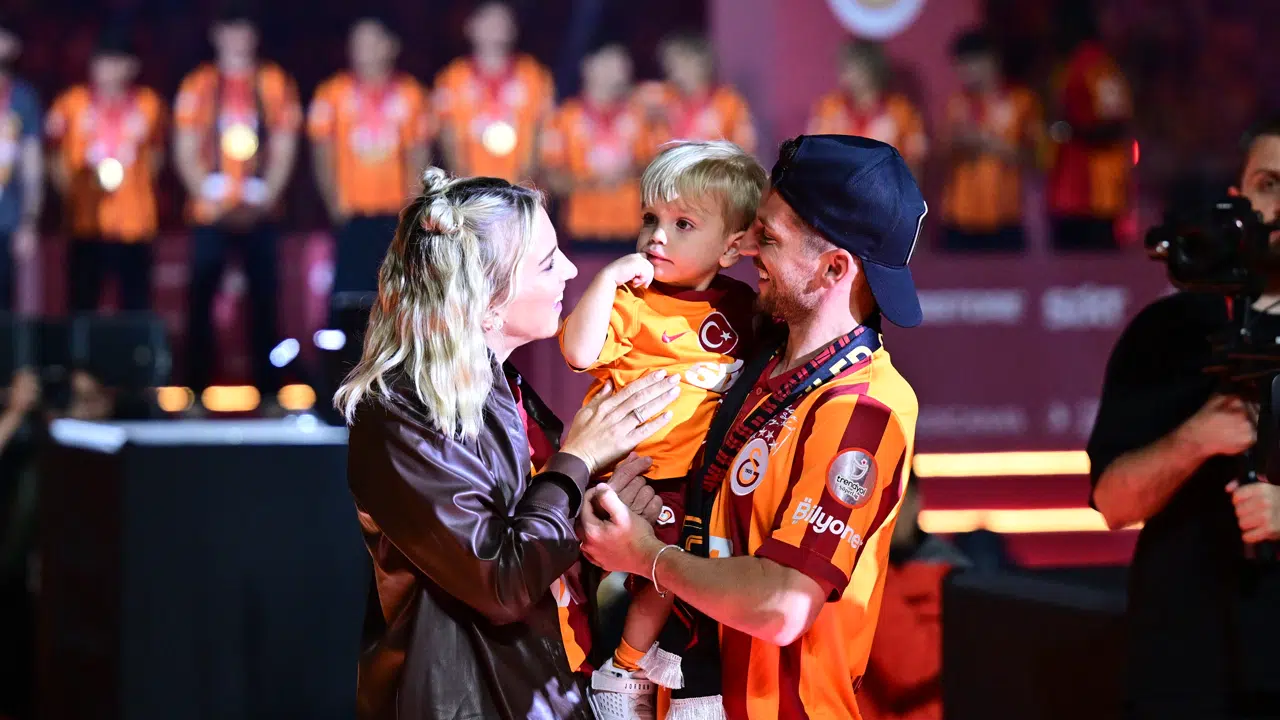 Dries Mertens'in eşinden Galatasaray taraftarlarına çağrı!