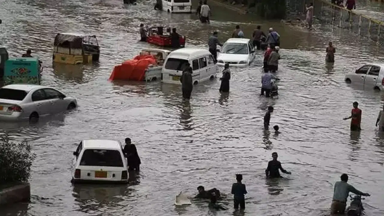Pakistan’da fırtına felaketi: Çok sayıda ölü ve yaralı var