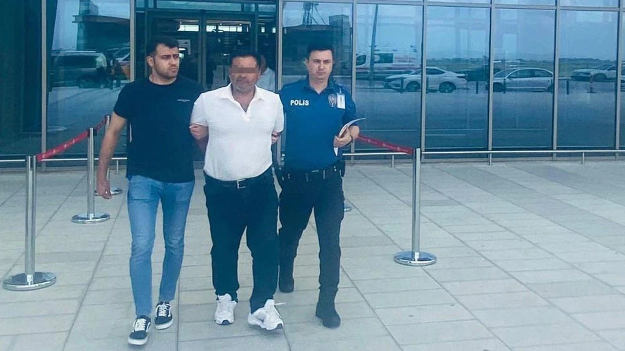 Interpol tarafından kırmızı bültenle aranan şahıs Çukurova Havalimanı'nda yakalandı