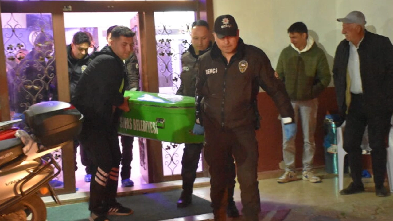 Sivas'ta boğazları kesilerek öldürülen kardeşler toprağa verildi