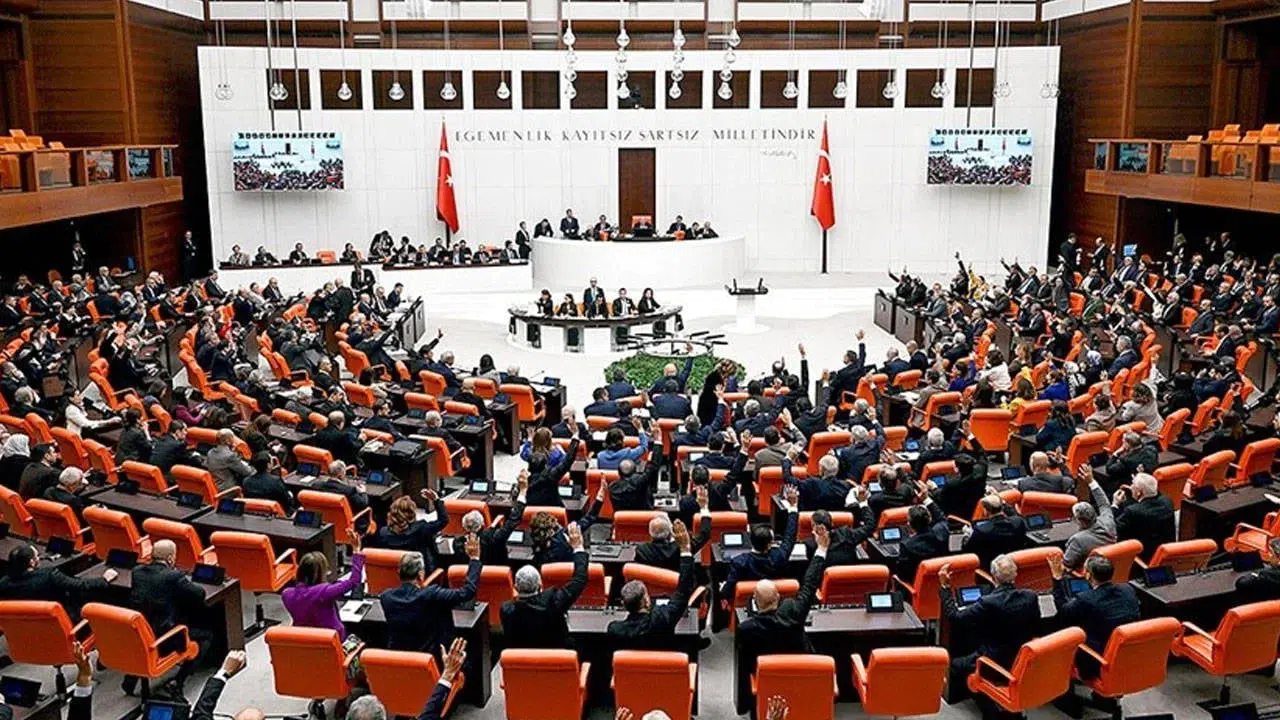TBMM’de HSK gerilimi: CHP usulsüzlük gerekçesiyle salonu terk etti