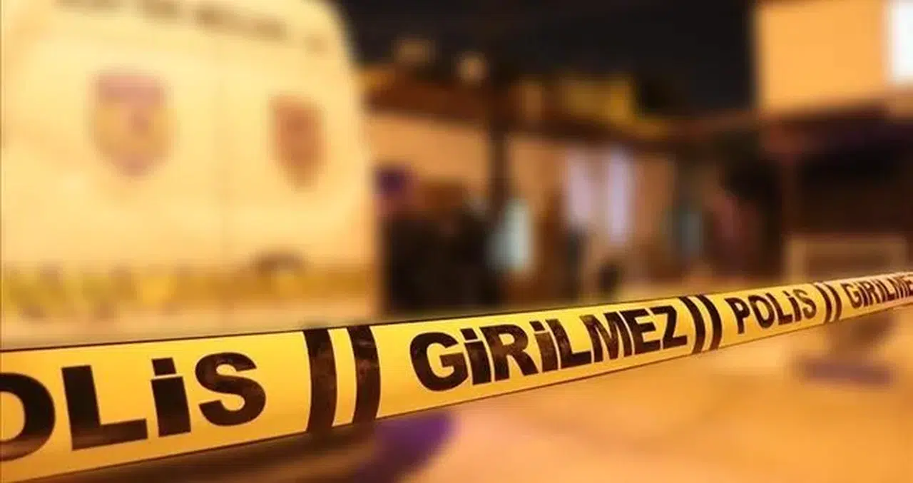 Küçükçekmece’de bıçaklı dehşet: Restoranın camını sandalyeyle kırdılar