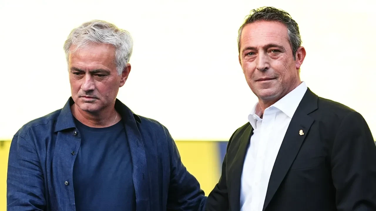 Fenerbahçe'nin yeni teknik direktörü canlı yayında açıklandı