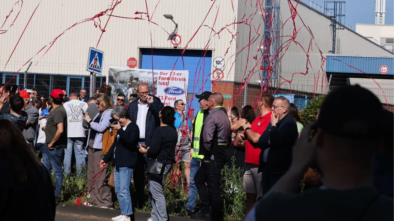 Köln'deki Ford işçileri greve gitti! Üretim durdu