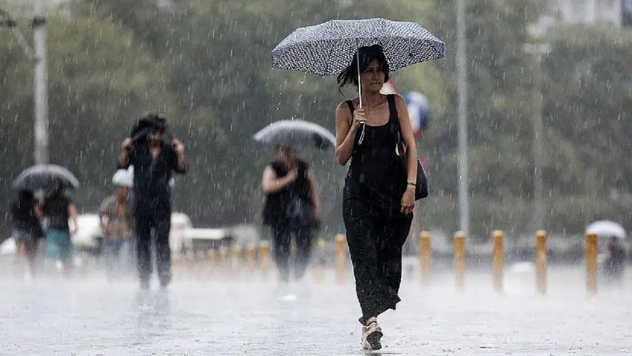 Meteorolojiden peş peşe uyarılar: Sağanak, yıldırım, fırtına! Bu illerde dikkat