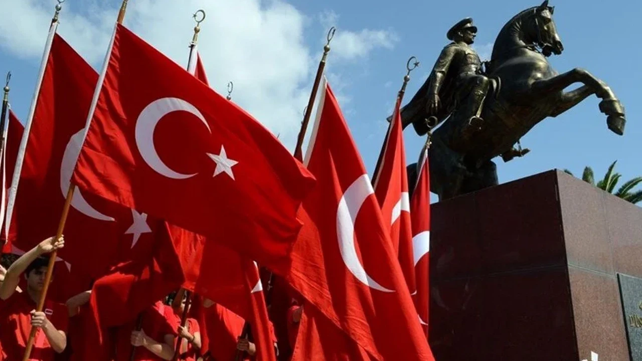 19 Mayıs Pazartesi günü resmi tatil mi? 19 Mayıs'ta okullar tatil mi olacak?