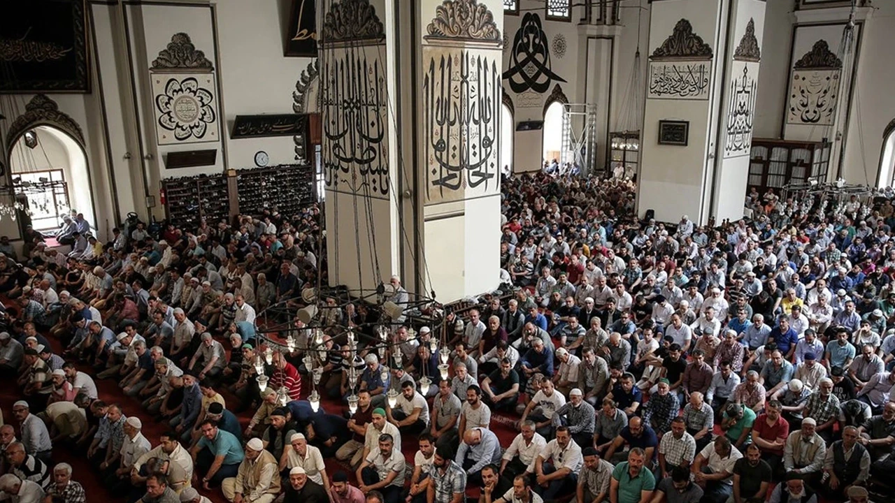 Bugün cuma namazı saat kaçta? 2 Mayıs 2025 il il namaz vakitleri