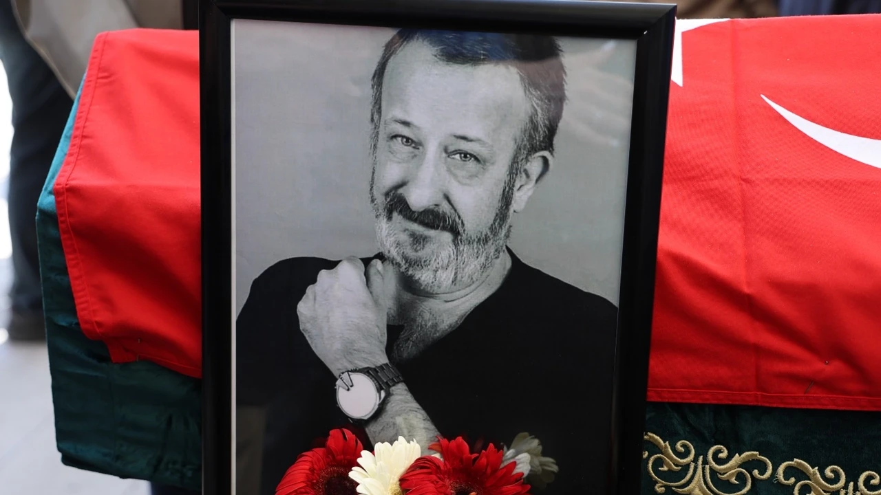 Usta sanatçı Naşit Özcan, son yolculuğuna uğurlandı!