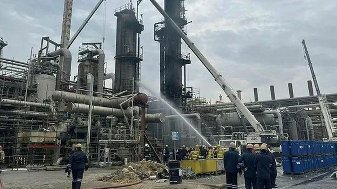 Petrol rafinerisinde yangın çıktı! Ölü ve yaralılar var