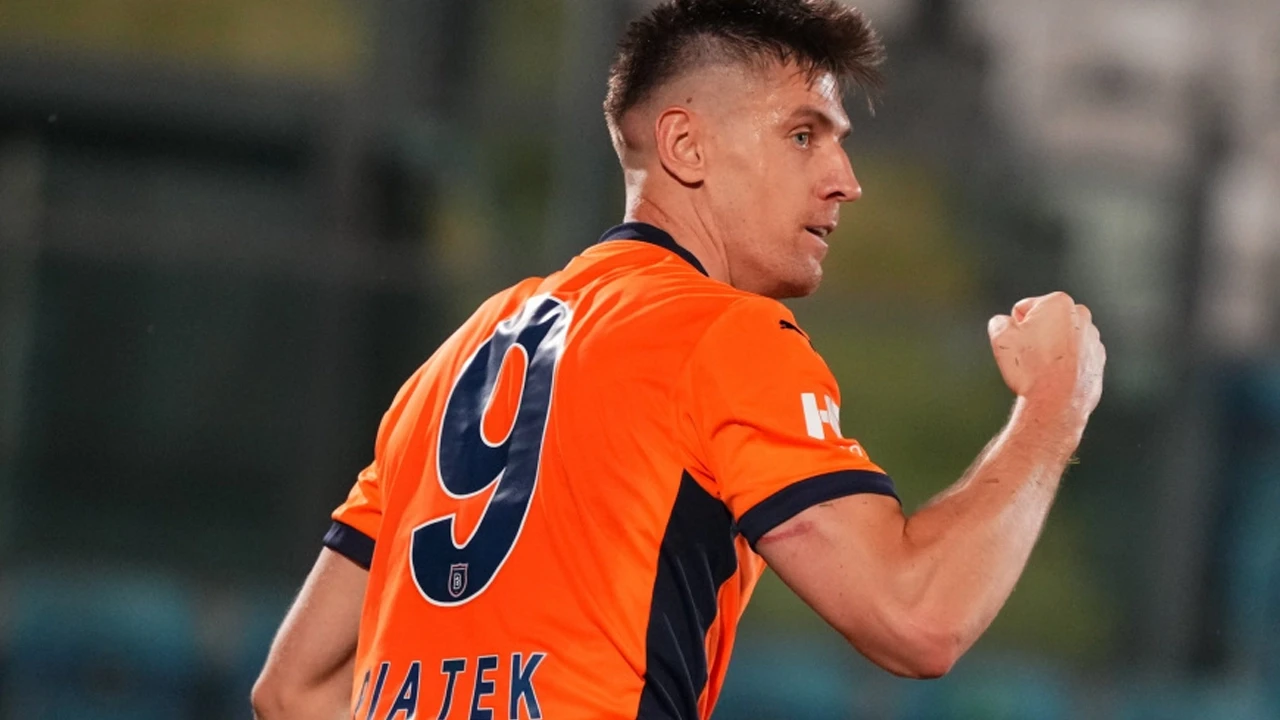 Piatek'in yeni adresi belli oldu: Bonservisiyle Başakşehir tarihine geçti