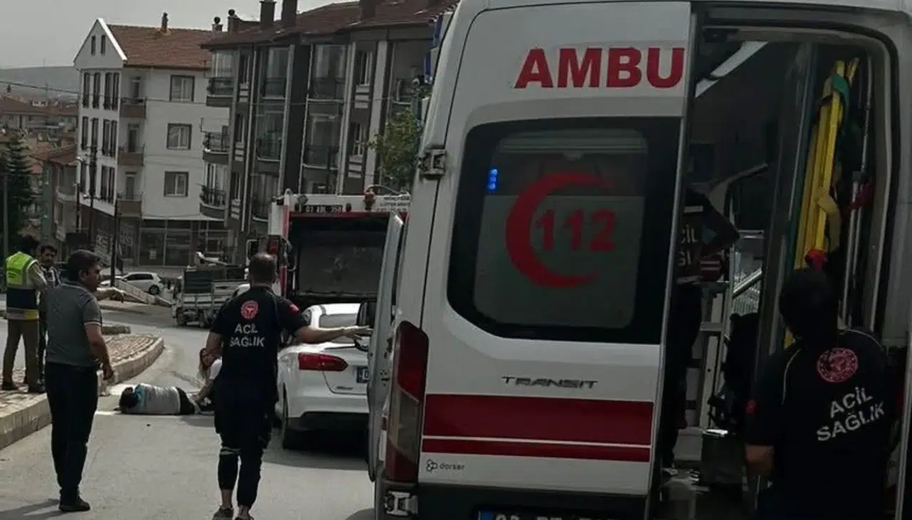 Afyonkarahisar’da feci kaza! Temizlik işçisinin ayağı koptu!