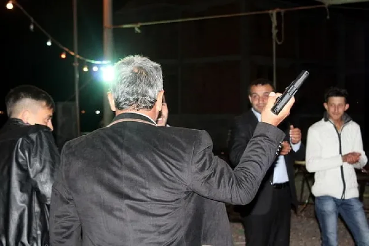 Yeni yargı paketinde cezalar katlanıyor: Düğünde silah sıkan yandı!