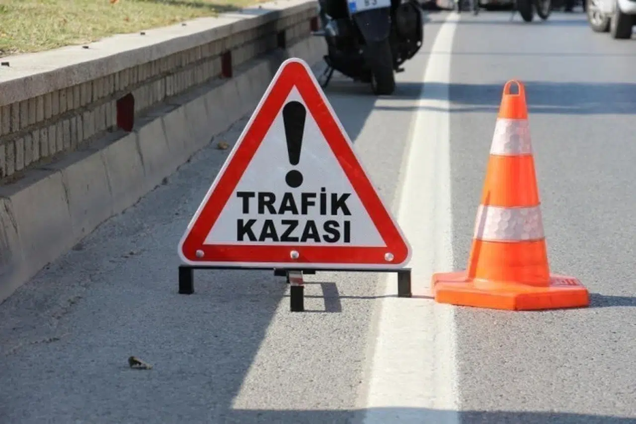 Ümraniye’de feci kaza: Motosiklet belediye işçisine çarptı!