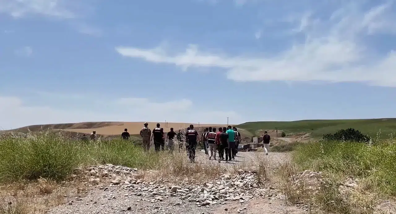 Diyarbakır’da korkunç cinayet: Baba ve oğul alacak-verecek yüzünden öldü