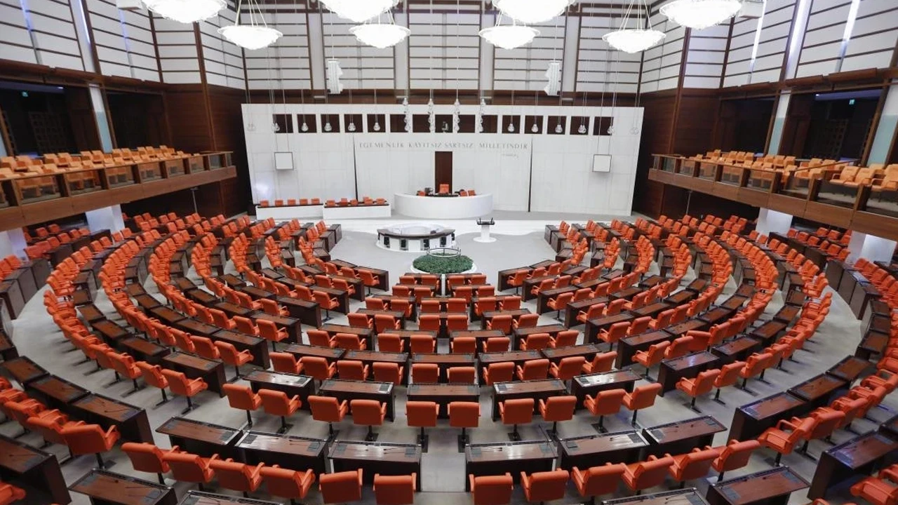 TBMM 2025 tatil takvimi belli oldu: Meclis ne zaman tatile girecek?