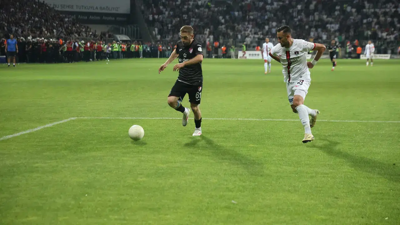 Elazığspor-Vanspor maçında hakem yaralandı: Karşılaşma yarıda kaldı