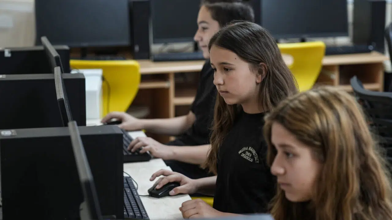 İzmir'de dev proje! 830 bin kişiye kodlama ve yapay zeka eğitimi